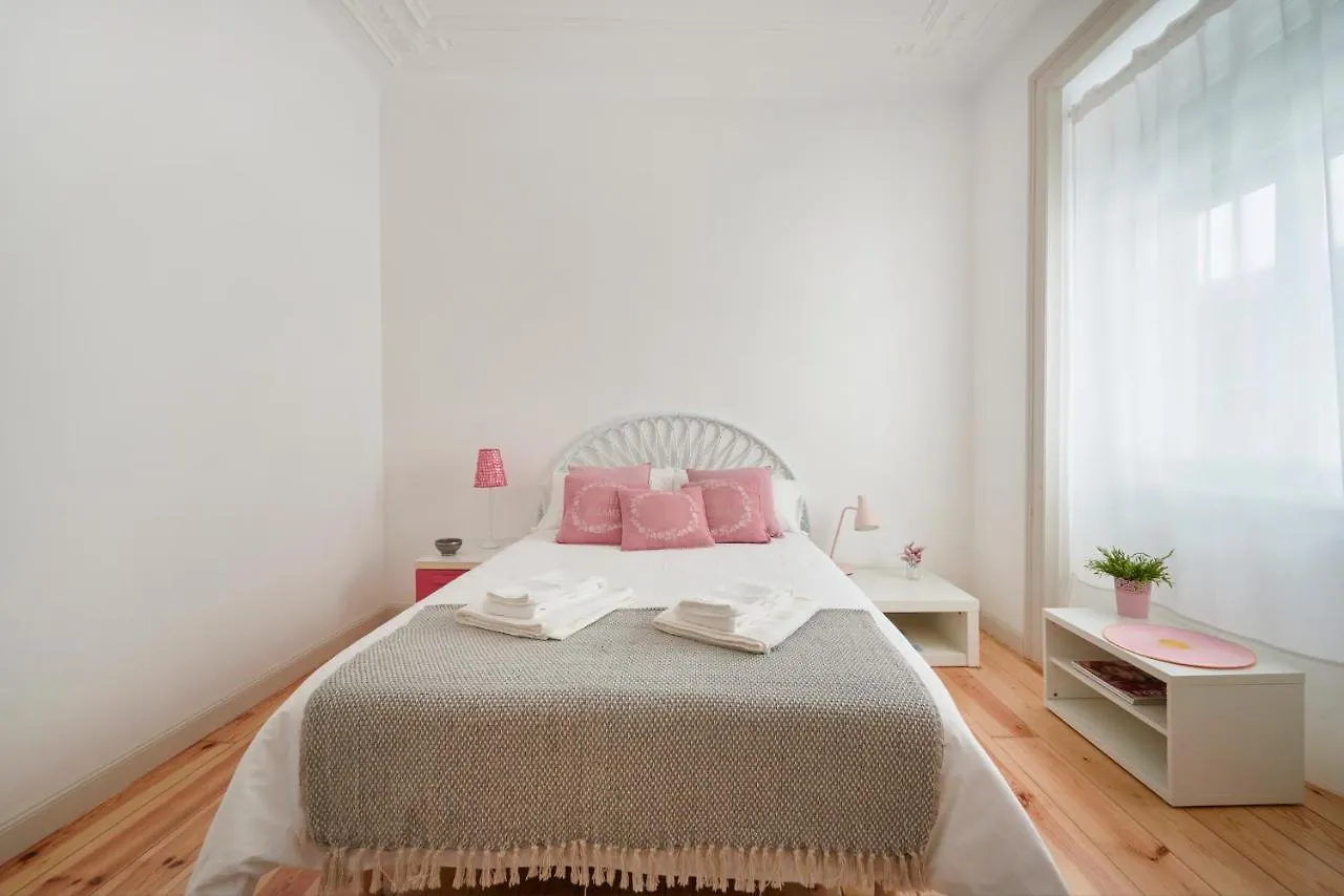 Sunny Apartment With Balcony! Lisboa