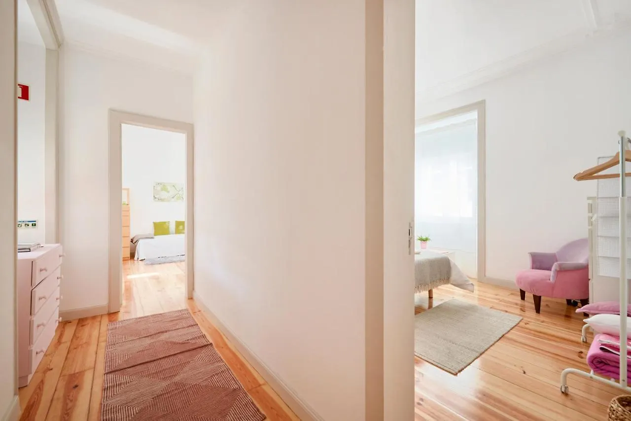 Sunny Apartment With Balcony! Lisboa