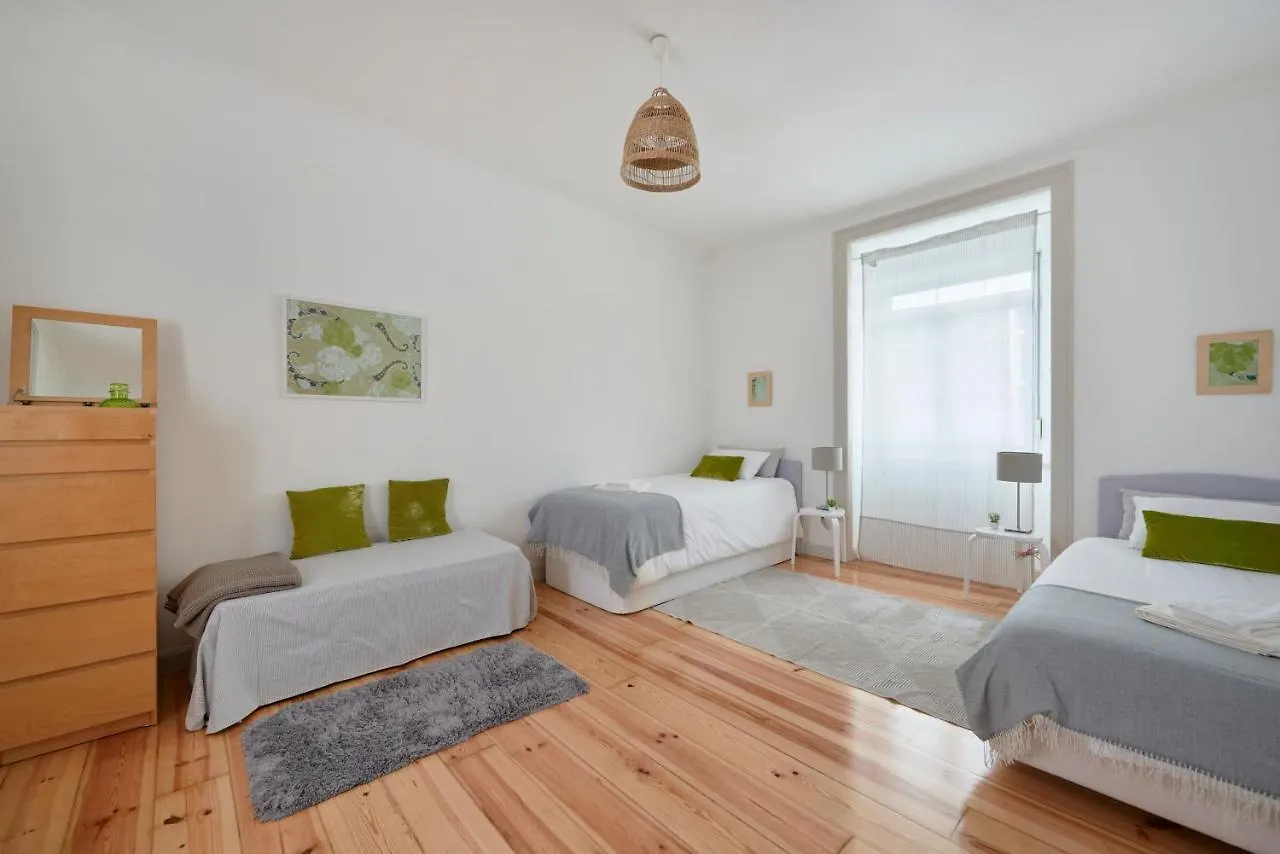 Sunny Apartment With Balcony! Lisboa Portugal