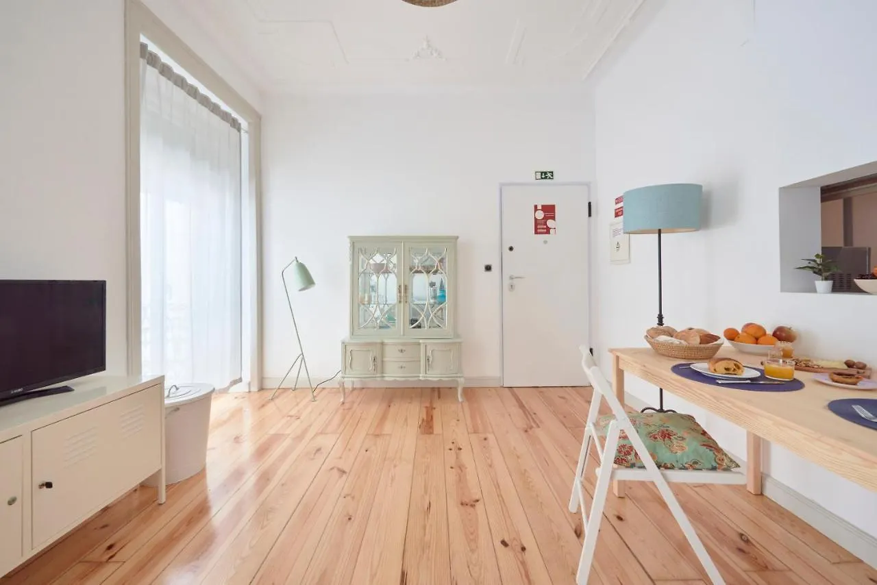 Sunny Apartment With Balcony! Lisboa 0*,