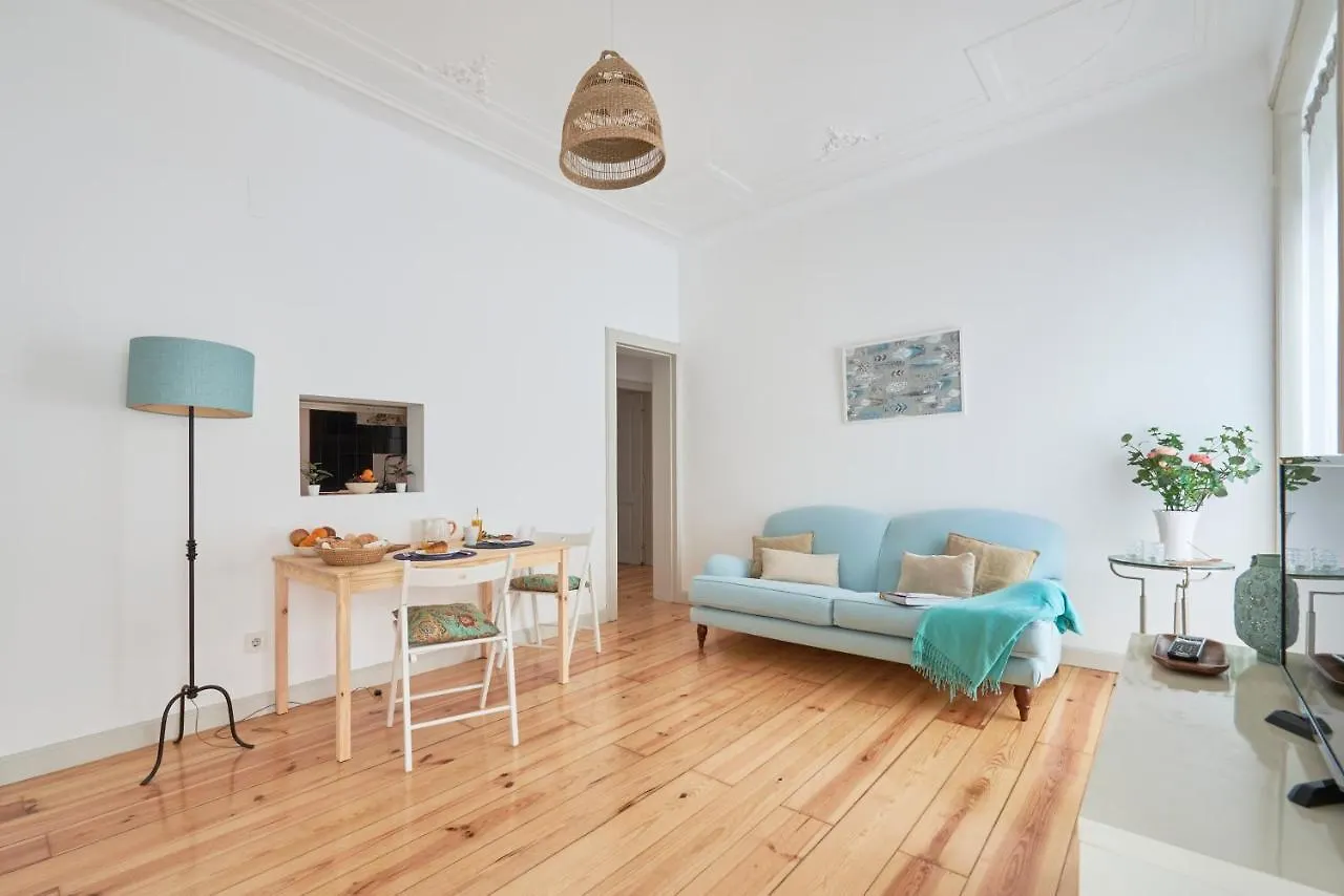 Sunny Apartment With Balcony! Lisboa