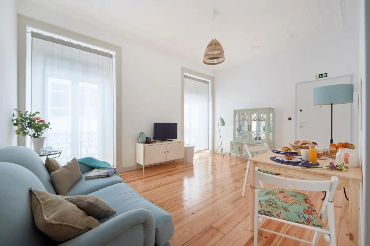 Sunny Apartment With Balcony! Lisboa Portugal