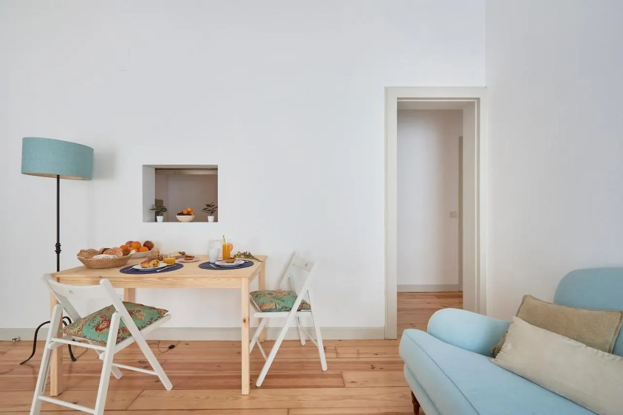 Sunny Apartment With Balcony! Lisboa Portugal