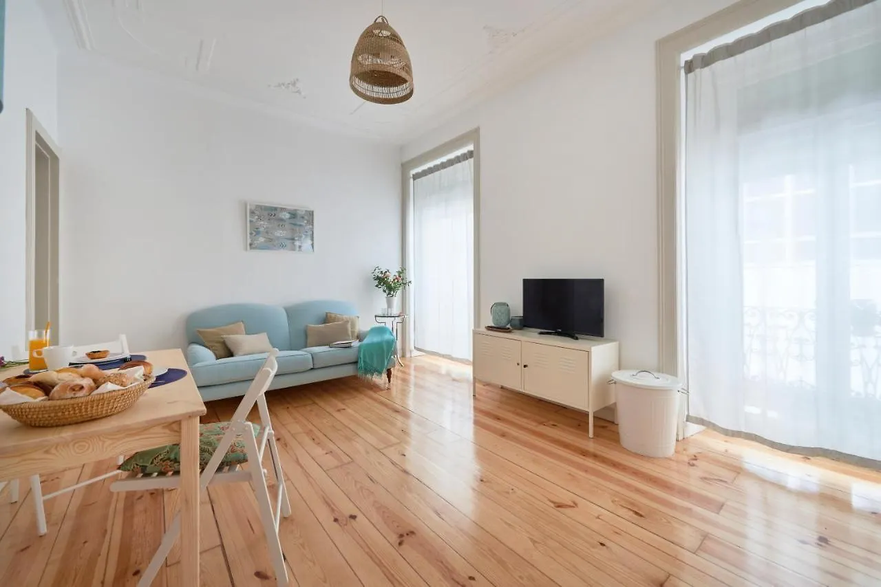 Sunny Apartment With Balcony! Lisboa Portugal