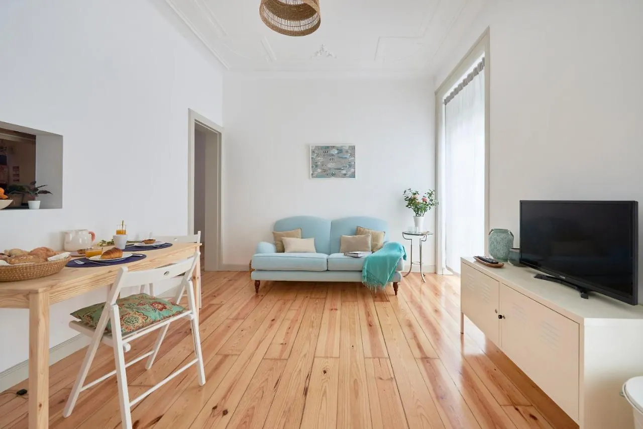 Sunny Apartment With Balcony! Lisboa